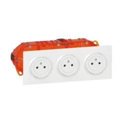 Triple Prise Affleurante 2P+T Dooxie - Blanc LEGRAND